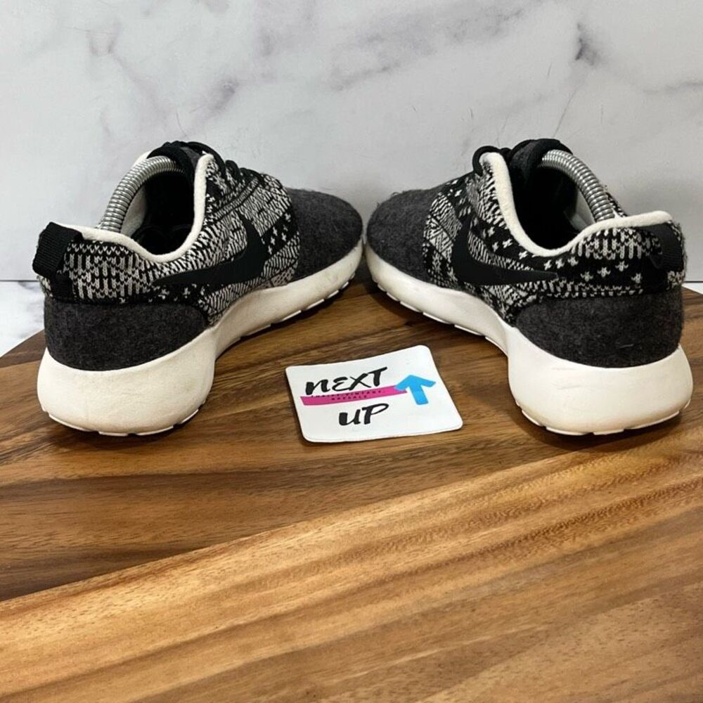 Women’s size 6.5-Nike Roshe One Run Gray Fleece Print Sneakers 685286-001 - Picture 5 of 9
